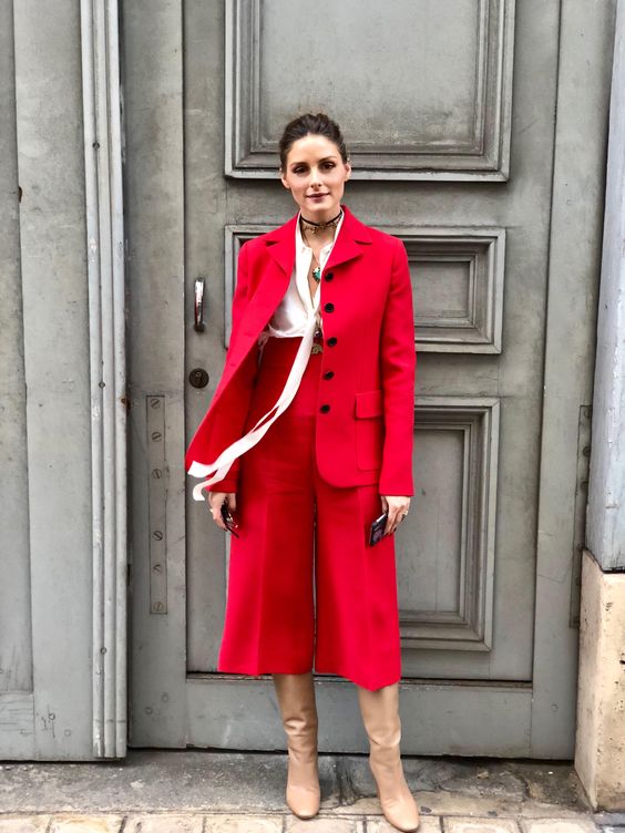 Voglia di rosso? Replica l'outfit di Olivia Palermo col completo rosso